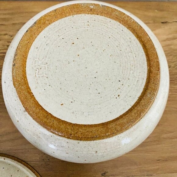 Artisan Studio Pottery Covered Dish Bowl Lid Signed MJR - Picture 5 of 6